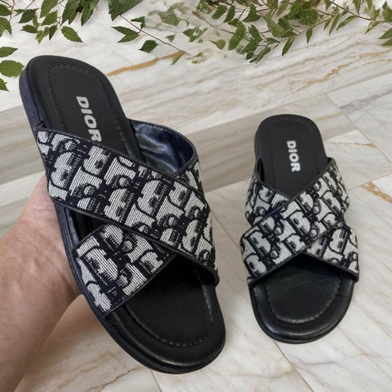 Men's fashionable slippers