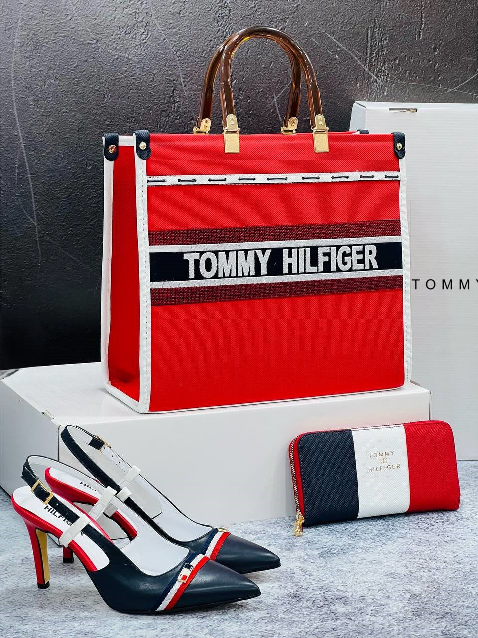 Heel shoes and bags set