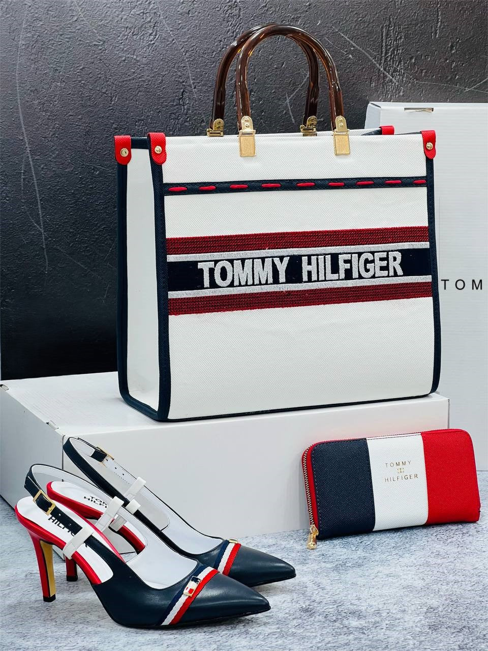 Heel shoes and bags set