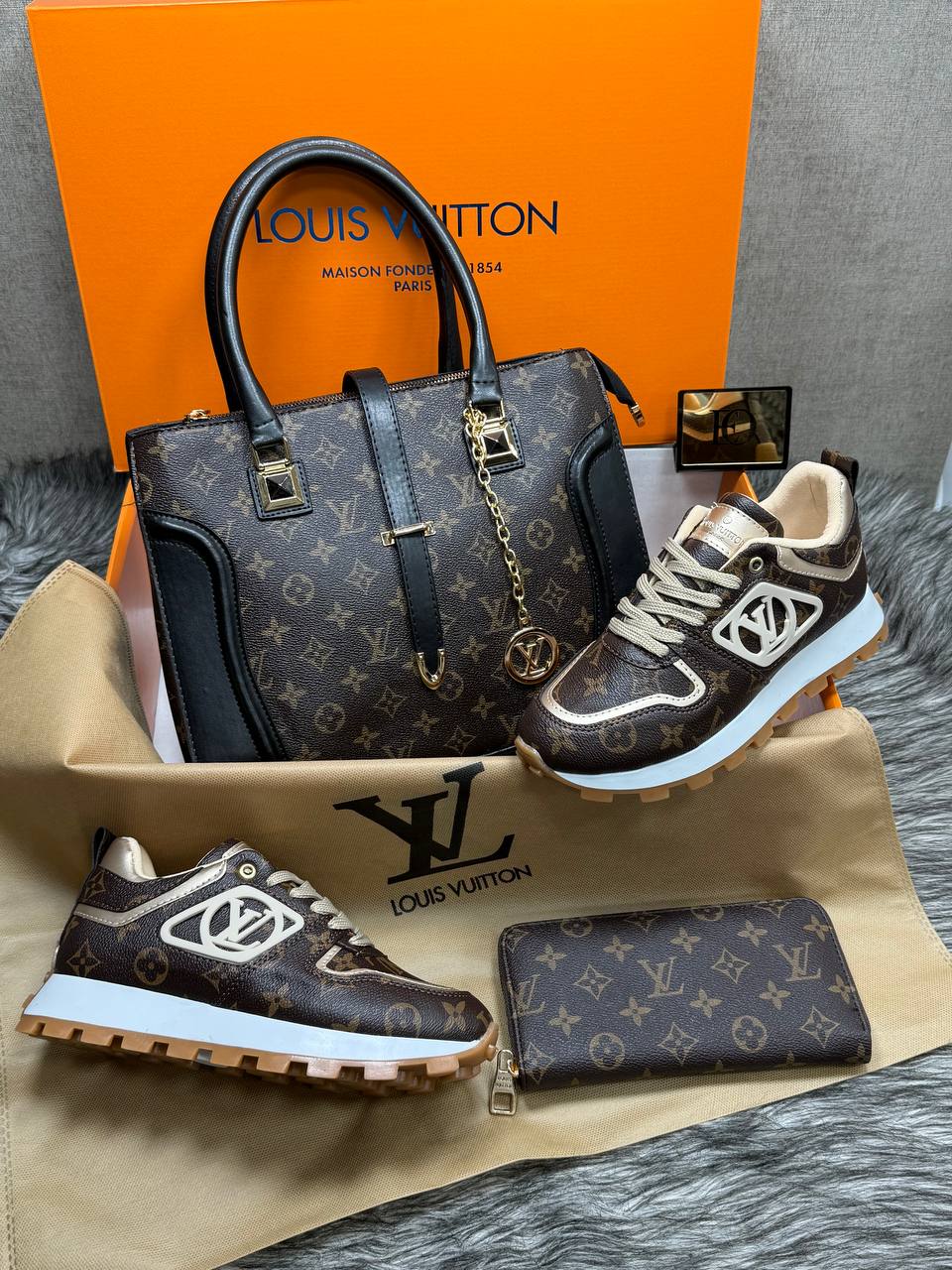 Sneakers, bags and purses set