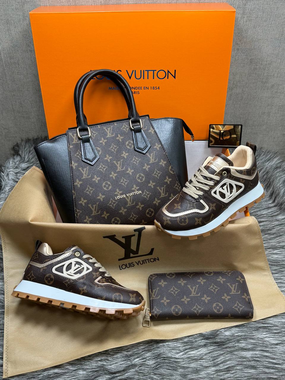 Sneakers, bags and purses set