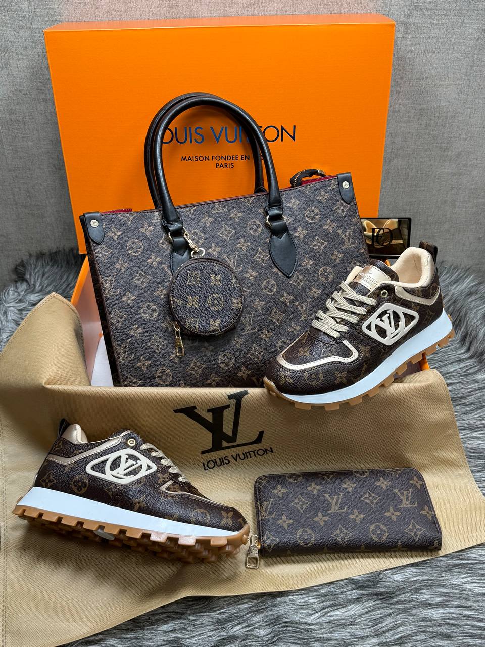 Sneakers, bags and purses set