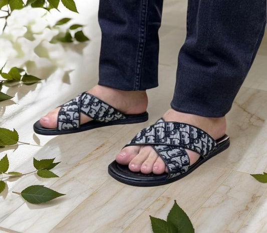 Men's fashionable slippers