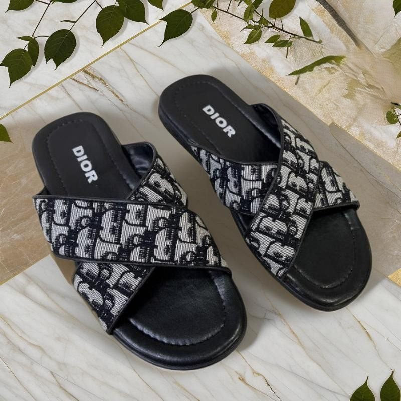 Men's fashionable slippers