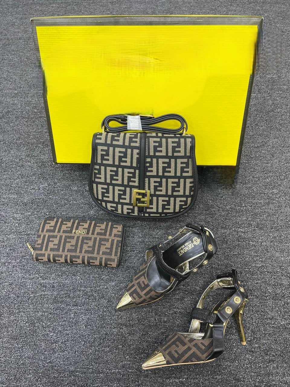 Heel shoes, bags and purses set