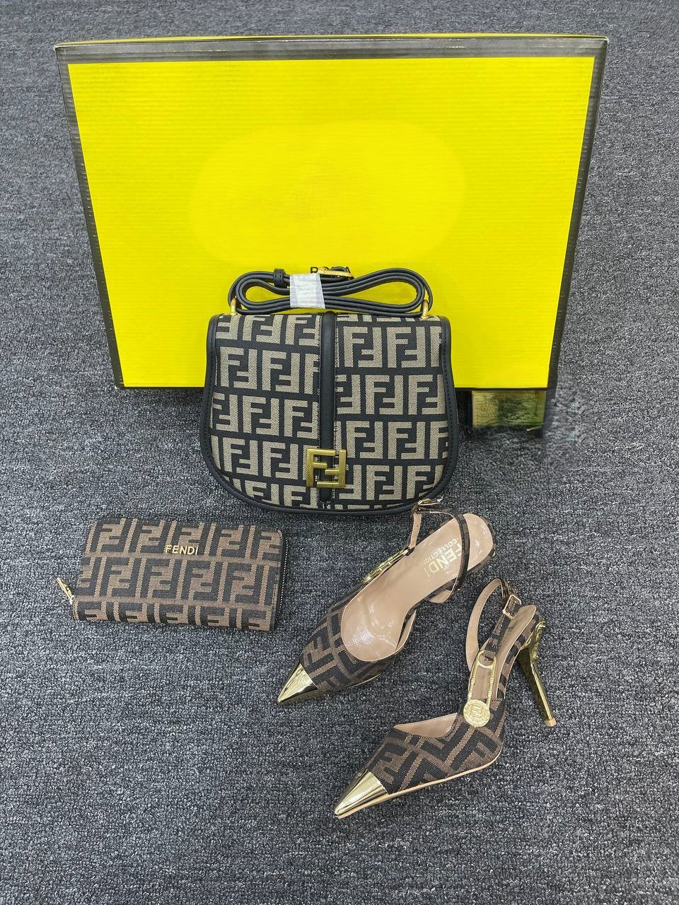 Heel shoes, bags and purses set